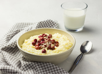 Almond milk millet porrodge with berries.