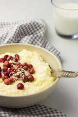 Vegan millet porridge with sesame and strawberries. 