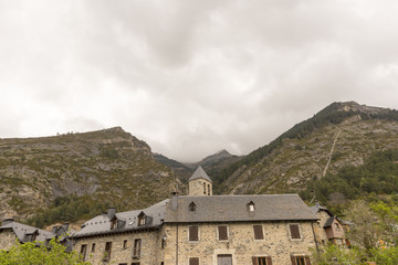 Fototapeta na wymiar For the town of lanuza in the Pyrenees of Huesca
