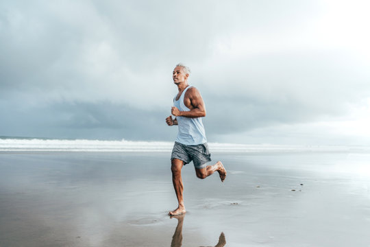 Older Man Running Images – Browse 4,621 Stock Photos, Vectors, and Video |  Adobe Stock