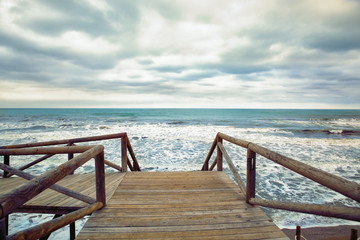 Obraz premium wooden foot bridge on the sea