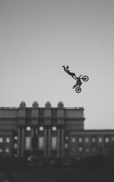 Freestyle tricks in the air