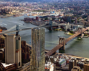 Brooklyn Bridge (R) and Manhattan Bridge (L) seen from floor 100 One World Observatory, Manhatan ,New York - obrazy, fototapety, plakaty