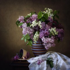 Still life with a bouquet of lilacs © Iryna