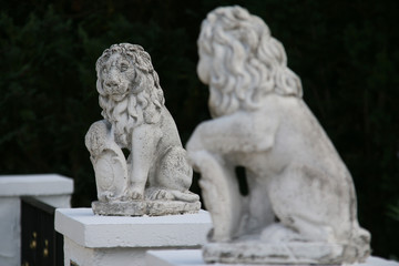 Fototapeta na wymiar bayerische Löwen bewachen Tor