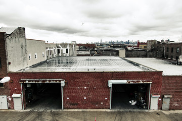 Manhatan Skyline Viewd from Brooklyn - obrazy, fototapety, plakaty
