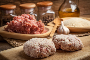 Preparation of ground chopper for frying.