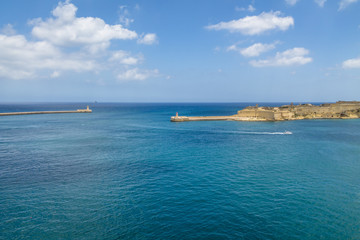 Obraz premium Grand Harbour and Ricasoli Fort in Kalkara - Valletta, Malta