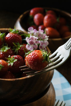 Strawberry's in wooden bowls 