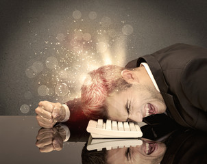 Obraz premium Angry businessman with lights and keyboard
