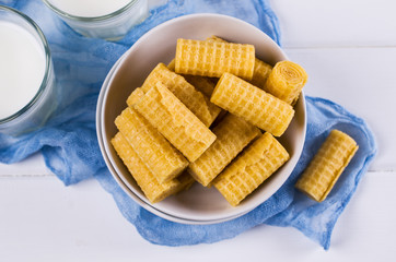 Crispy waffle rolls