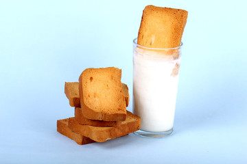 crispy rusk with milk