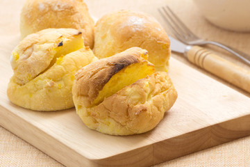 焼きたてバターパン