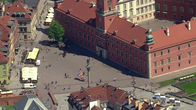 Aerial zoom out view of Warsaw Castle Square and Sigismund's Column, Poland