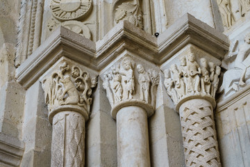 Naklejka premium F, Burgund, Autun, Säulen an der Kathedrale St-Lazare, Meister Gislebertus, Département Yonne