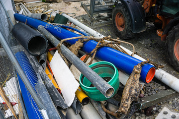 Baustelle bau baumaterial Kabelschutzrohr baumaterialien Schrott