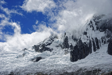 Fototapeta na wymiar Huaraz Punta Union Mountain