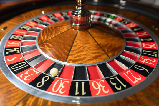 American Roulette wheel with a ball in the number '8'