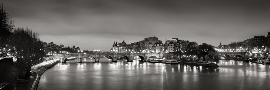 Fototapeta Black & White panoramic of Ile de la Cite, the Seine River and Pont Neuf at Dawn. Paris, 1st Arrondissement, France