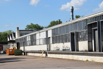 Halle in einem Gewerbegebiet