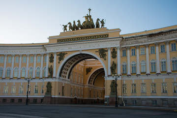 Obraz premium arch of the general staff on palace square 