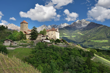 Naklejka premium Schloss Tirol in Südtirol