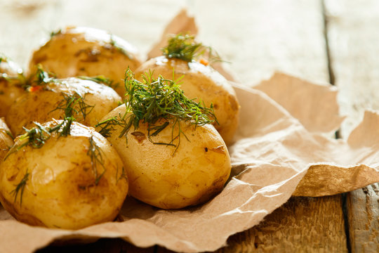 Roasted potatoes with dill