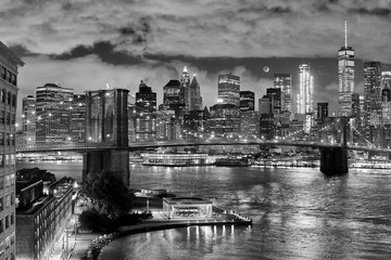 Brooklyn Bridge and Manhattan at night, New York City, USA.