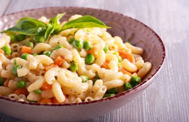 Creamy pea and carrot pasta