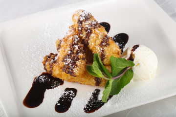 Crispy banana with ice cream