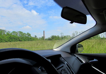 Viaggiando in auto per la campagna