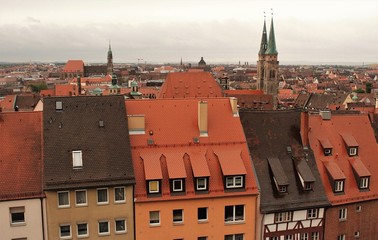 Obraz premium Typisch Nürnberg. Blick von der Burg über die markanten Dächer der Stadt