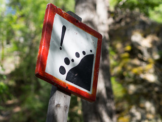 Danger sign of a rockfall