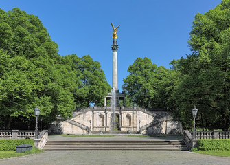 Obraz premium Angel of Peace monument in Munich, Germany. The foundation stone was laid in 1896 to commemorate the 25 peaceful years after the Franco-German war of 1870-1871. The monument was unveiled in 1899.