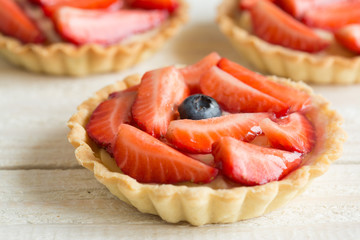 Mini tartlets with fresh strawberries and custard