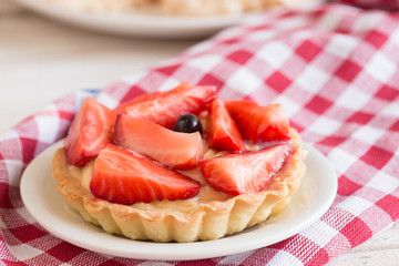 Mini tartlets with fresh strawberries and custard