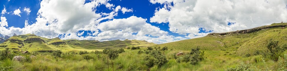 Fototapeta na wymiar Landscape of the Drakensberge at the Mkhomazi Wilderness area
