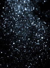 Bunte Lichter oder Bokeh auf schwarzem Hintergrund