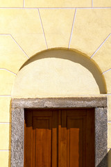 cairate abstract        door curch  closed wood italy  lombardy