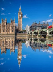 Wandcirkels plexiglas London with red buses against Big Ben in England, UK © Tomas Marek