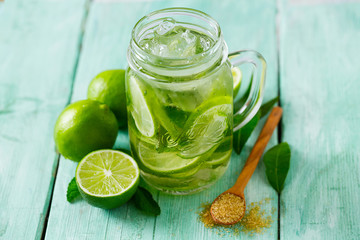 lime lemonade with ice and mint