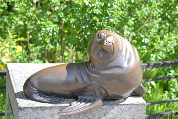 Статуя тюленёнка