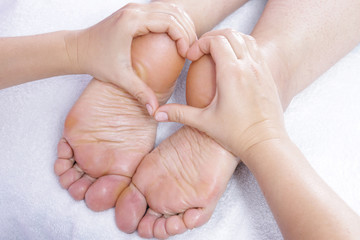 Masaż głęboki st&oacute;p. 