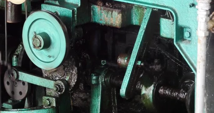 4k 4k Complex precision industry machines in operation,working bearing & axis,lubricants help the machine running.