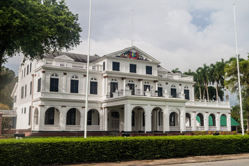 Fototapeta na wymiar PARAMARIBO, SURINAME - AUGUST 5, 2015: Presidential palace in Paramaribo, capital of Suriname.