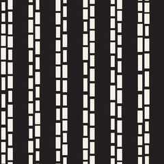 Obraz premium Black and White Irregular Dashed Lines Pattern. Modern Abstract Vector Seamless Background. Stylish Chaotic Stripes Mosaic