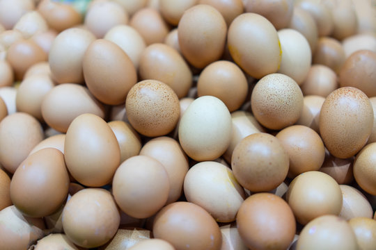 Many eggs are placed in a basket in the mall.