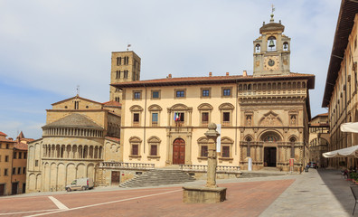 Fototapeta na wymiar Arezzo in Tuscany, Italy - Piazza Grande; from left - Church Santa Maria della Pieve, old Tribunal Palace and Palace Lay Fraternity.