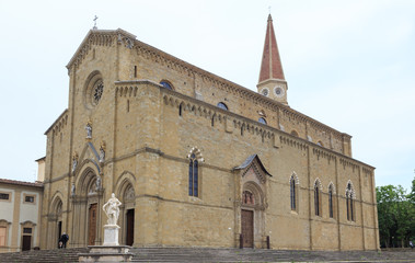 Fototapeta na wymiar Arezzo in Tuscany, Italy - Cathedral of Saint Donatus. In Interior noteworthy are medieval stained glass, Tarlati Chapel (1334) and Gothic tomb of Pope Gregory X