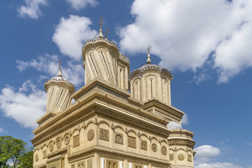 Obraz premium Detail of the top of the Curtea de Arges Monastery and Cathedral on a sunny day, Romania
